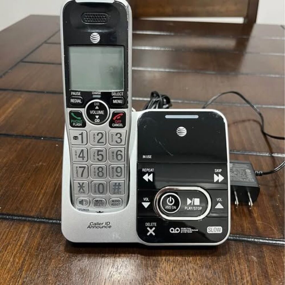 AT&T CRL32102 DECT 6.0 Cordless Telephone with Digital Answering System TESTED